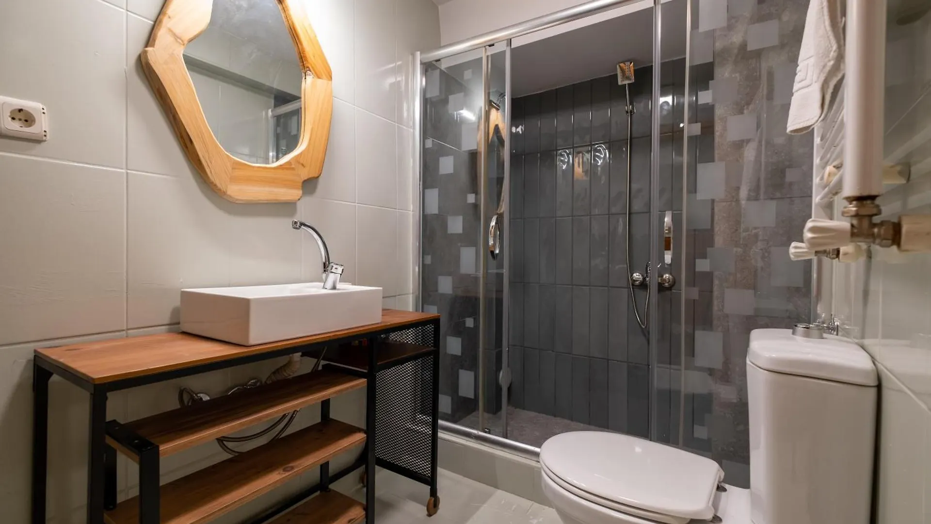 Jardin Maison Newly Renovated 1 Bedroom Apt In Galata Istanbul Apartment