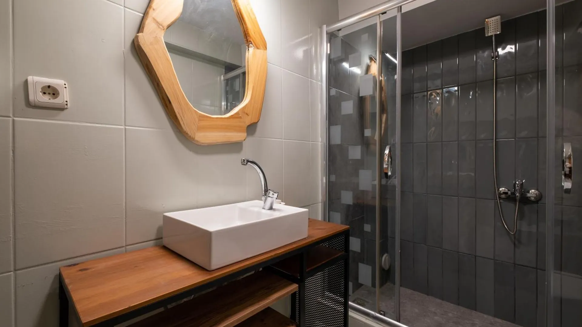 Apartment Jardin Maison Newly Renovated 1 Bedroom Apt In Galata Istanbul